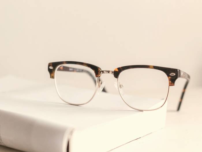 Armação browline de acetato e metal